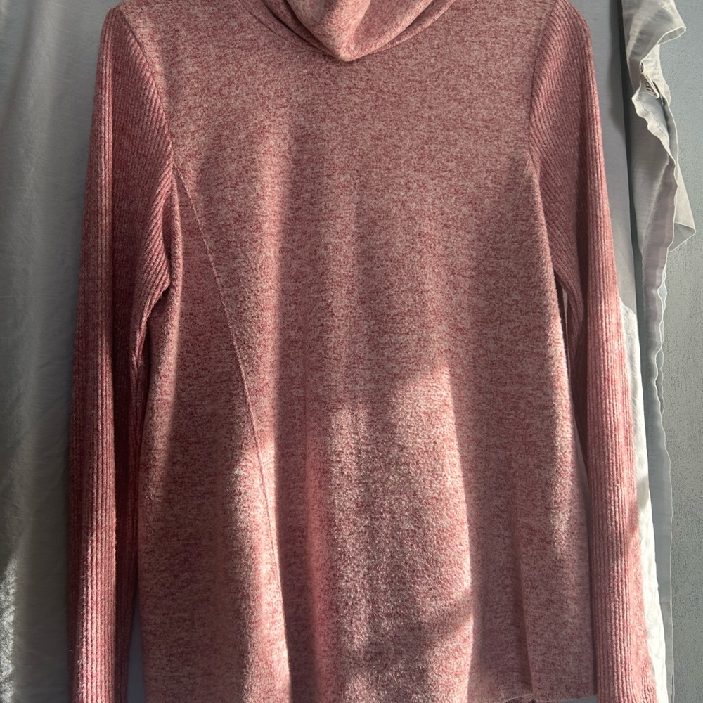 Turtle neck sweater with ribbed sleeves